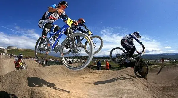 Biker cross - caractéristiques et différences par rapport aux autres styles d'équitation