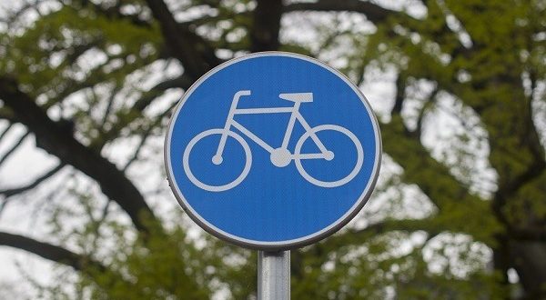 Panneau de signalisation de la piste cyclable - à quoi il ressemble, les règles