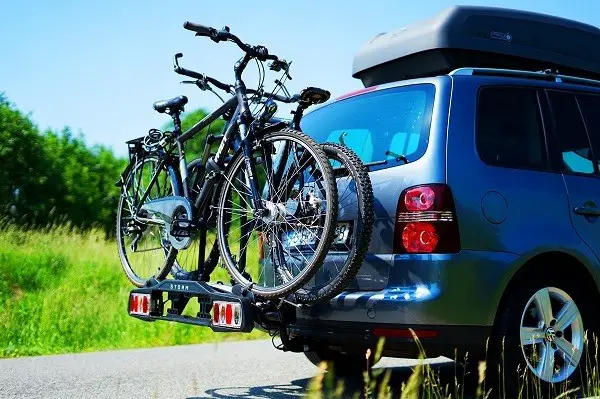 Transporter une bicyclette en voiture : les moyens, comment mieux le faire