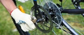 Le jeu de la roue arrière sur votre vélo - comment le réparer, conseils et astuces