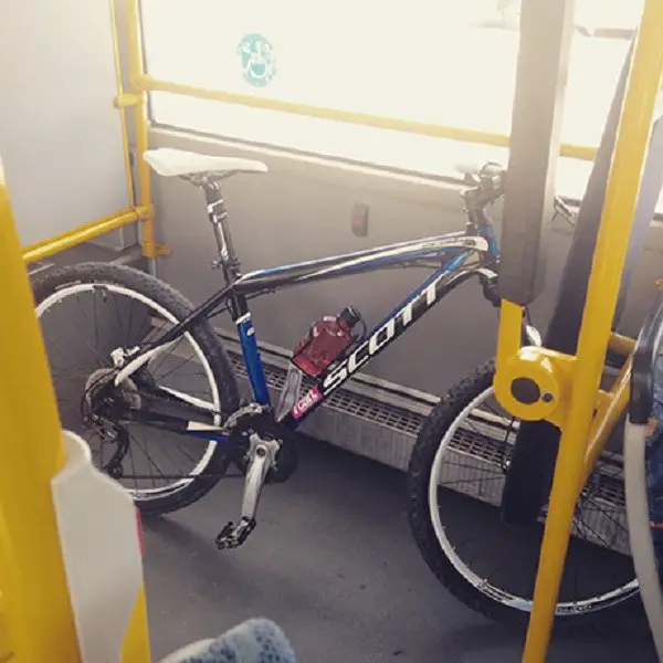 Transporter un vélo dans le bus : règles et caractéristiques