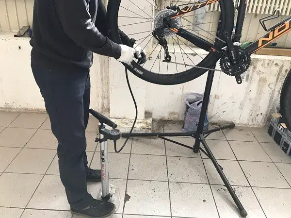 préparer les roues de vélo pour la saison
