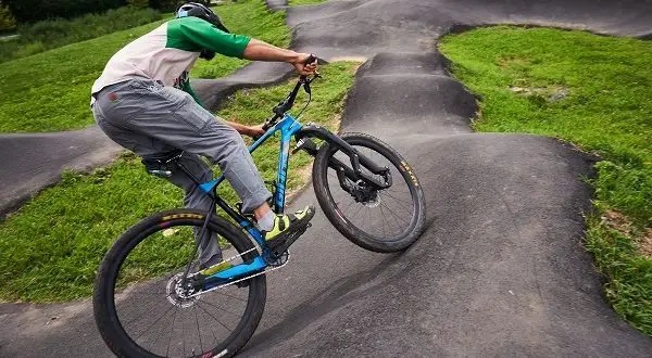 Pump track - ce qu'il est, la raison de sa popularité