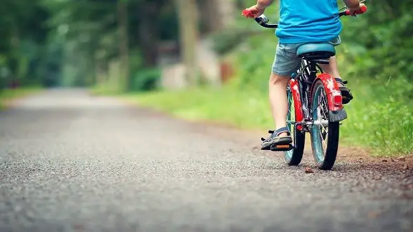 À quel âge peut-on faire de la bicyclette ?