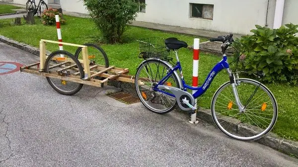 remorque à vélo en bois