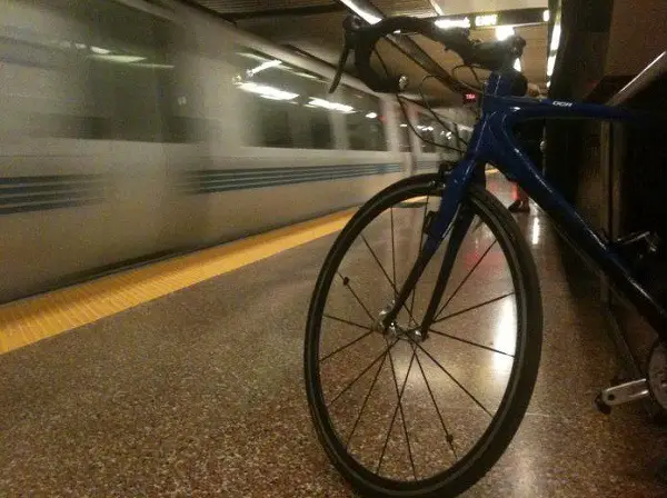 un vélo dans le métro