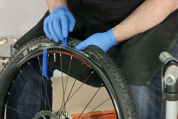 remplacer un pneu de vélo